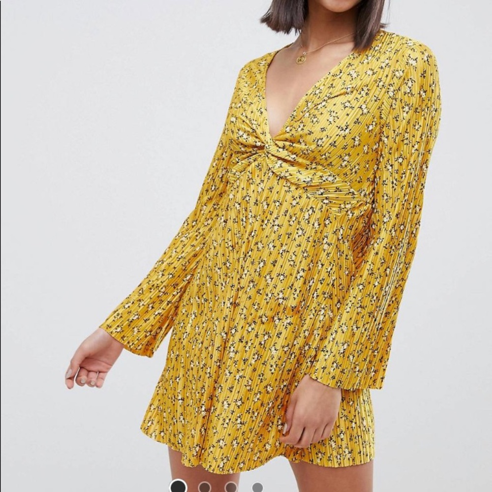 Ditsy floral print dress with knotted front